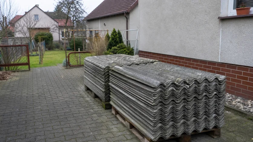 Než začne krásná rekonstrukce: co vyřešit u starého eternitu a azbestu